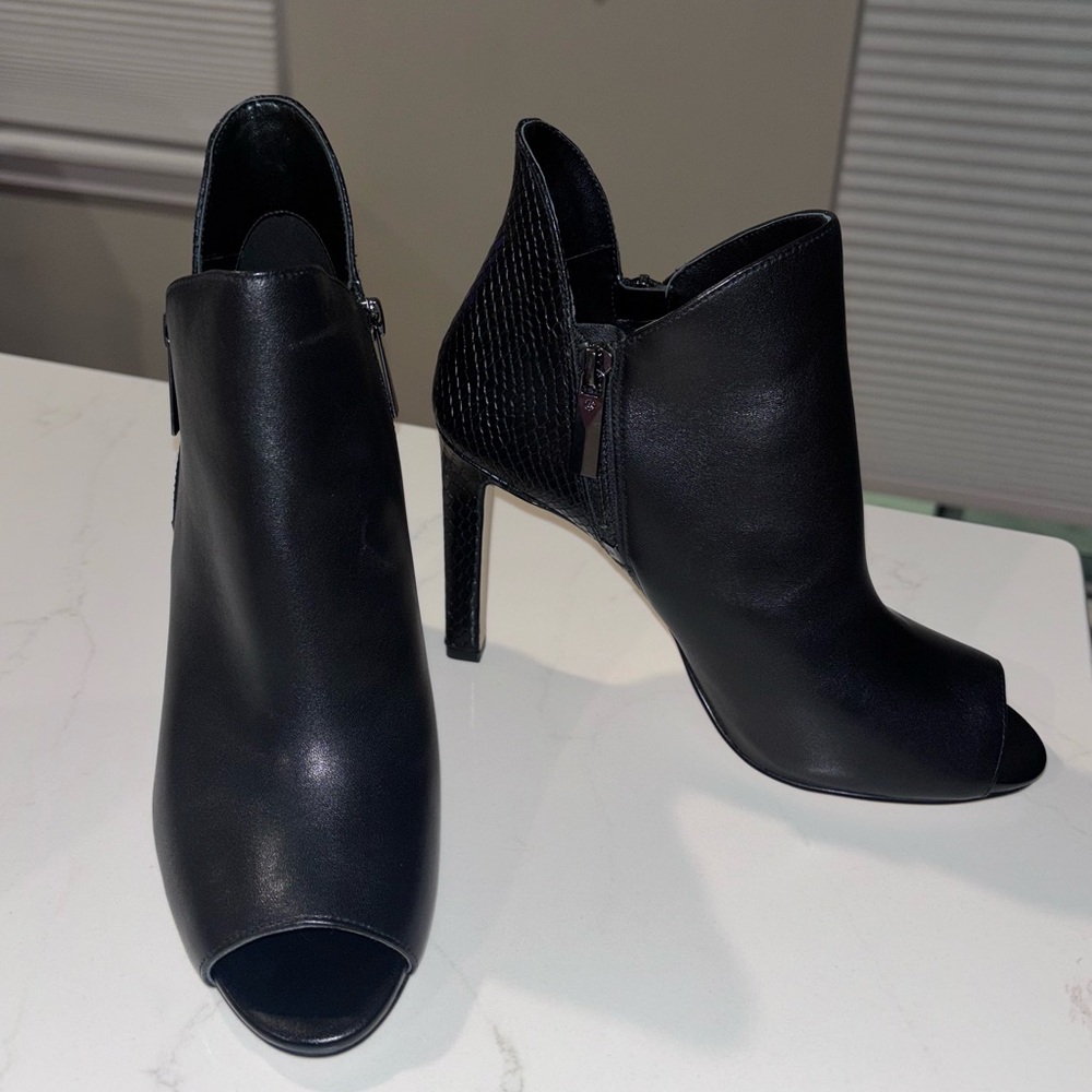NWT Michael Kors Elegant Black Ankle Bootie